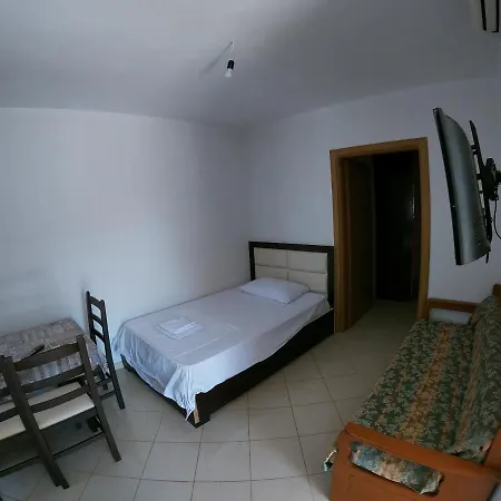 Apartment Honey Near Promenade Sarandë