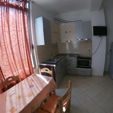 Apartment Honey Near Promenade