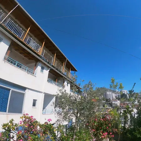 Honey Near Promenade Apartment Sarande